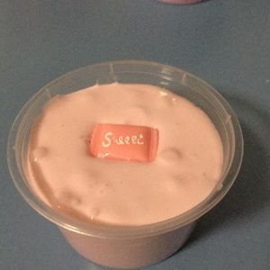 Glossy bubble gum slime